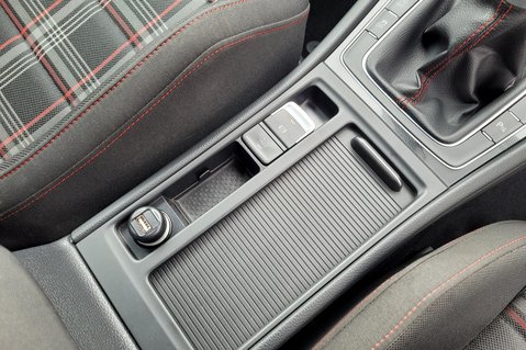 Volkswagen Golf GTI 47