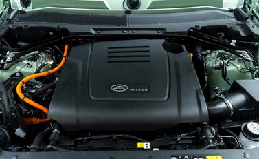 Land Rover Defender 110 75th Anniversary P400e 33