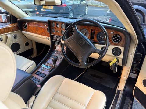 Bentley Azure Convertible Turbo V8 11