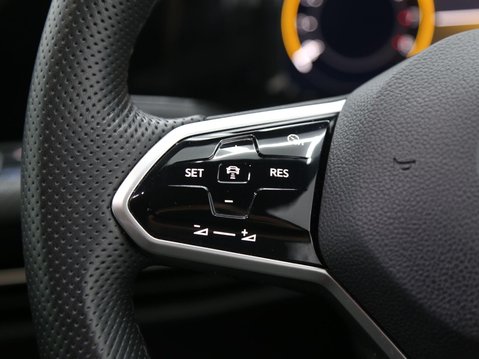 Volkswagen Golf 1.5 TSI R-Line Euro 6 (s/s) 5dr 11