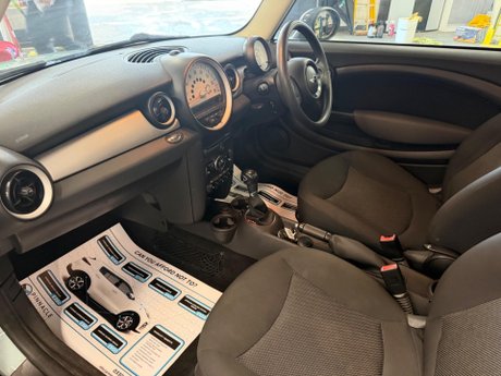 Mini Hatch 2.0 Cooper D Auto Euro 5 3dr 9