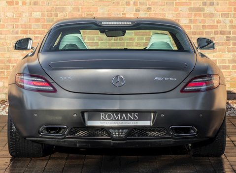 Mercedes-Benz SLS AMG 5