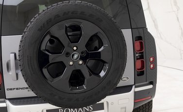 Land Rover Defender 110 HSE P300 25