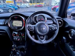 Mini Hatch 1.5 Cooper Sport Auto 3dr 19