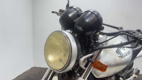 Honda CB 1998 42K GOOD COMMUTER BIKE NEW MOT SERVICED 600CC NAKED 34