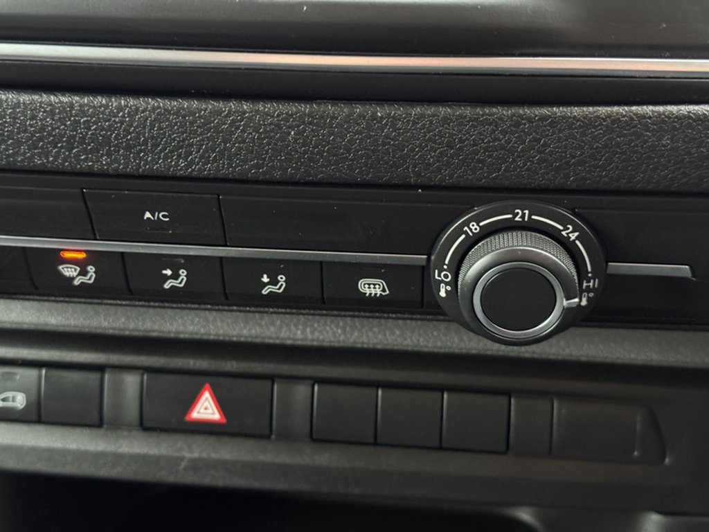 2022 Peugeot ExpertMWB L2H1 Low Roof Professional Air Con EURO 6 — thumbnail 31 of 49