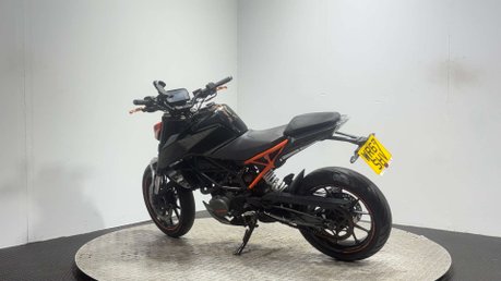 KTM Duke 2017 19K SPARES OR REPAIR PROJECT NAKED SUPERMOTO BIKE 125CC 5