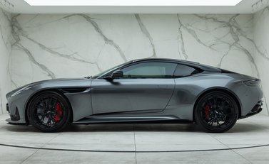 Aston Martin DB12 V8 5