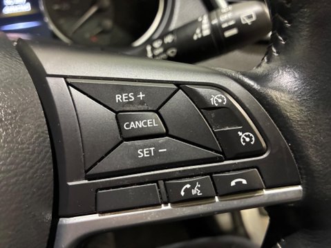 Nissan Qashqai 1.5 dCi N-Connecta Euro 6 (s/s) 5dr 33