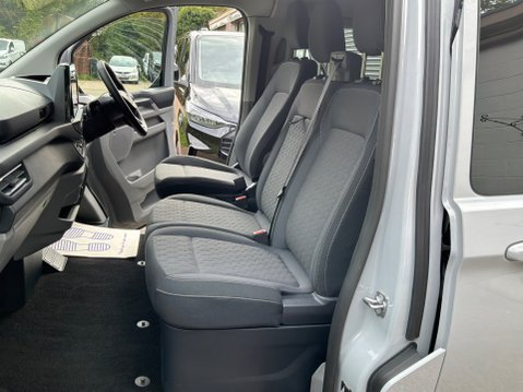 Ford Transit Custom 2.0 320 EcoBlue Limited Crew Van Auto L2 H1 Euro 6 (s/s) 5dr 13
