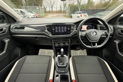 Volkswagen T-Roc SEL TSI EVO DSG -WHITE SILVER -PAN ROOF -CAMERA -WINTER PACK  15