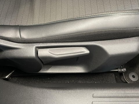 Peugeot 2008 1.5 BlueHDi Allure Premium SUV 5dr Diesel Manual Euro 6 (s/s) (110 ps) Star 22