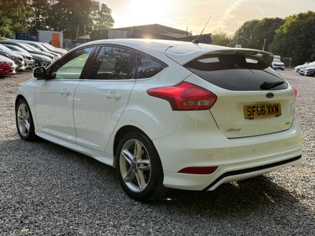 Ford Focus 1.0 Focus Zetec S 5dr 9
