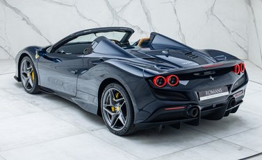 Ferrari F8 SPIDER 7
