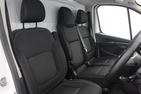 Nissan Primastar 2.0 dCi 30 Tekna L1 H1 130 ps 12