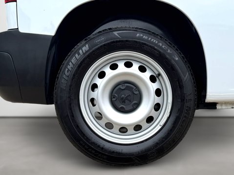 Peugeot Partner 800 100kW 50kWh Professional Premium + Van Auto 11