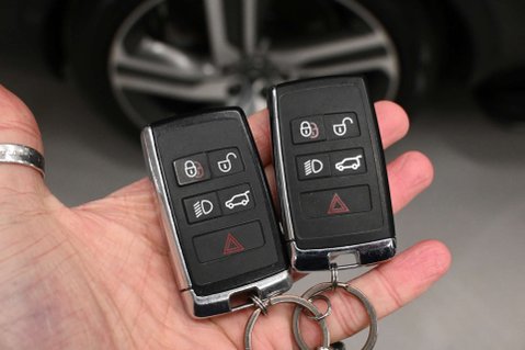 Land Rover Discovery 3.0 Discovery R-Dynamic HSE D MHEV Auto 4WD 5dr 34