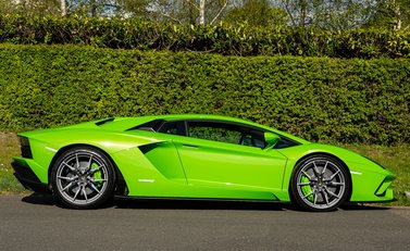 Lamborghini Aventador S LP 740-4 3