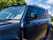 Land Rover Defender D300 HSE HardTop 21