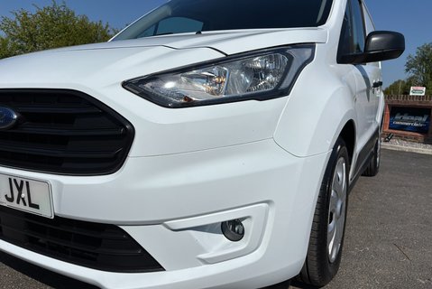 Ford Transit Connect 220 L1 Trend DCIV Tdci with Air Con / Sat Nav / Camera 24
