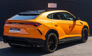 Lamborghini Urus Pearl Capsule 4