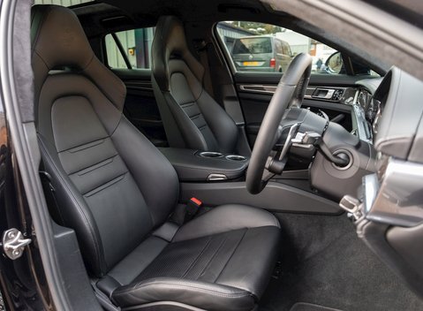 Porsche Panamera Turbo S E-Hybrid Sport Turismo 12
