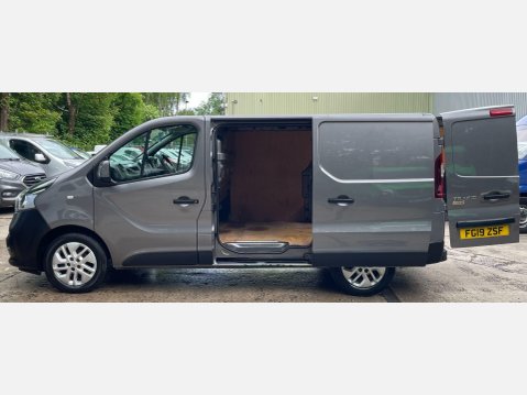 Renault Trafic 1.6 dCi ENERGY 27 Sport Nav Panel Van 5dr Diesel Manual SWB Standard Roof E 16