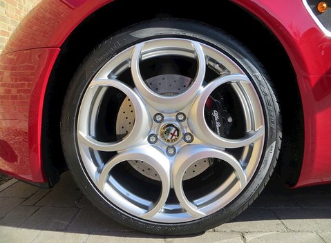 Alfa Romeo 8C Competizione 5