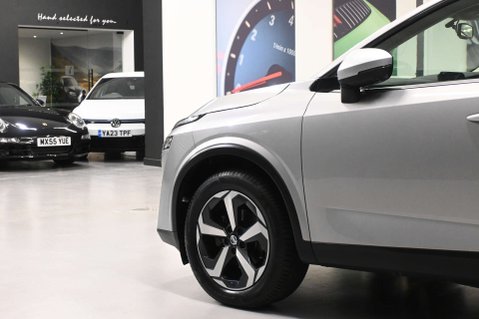 Nissan Qashqai 1.3 Qashqai N-Connecta DiG-T MHEV CVT 5dr 8