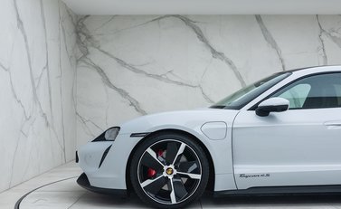 Porsche Taycan 4S 28