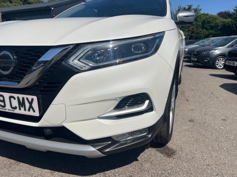 Nissan Qashqai 1.3 DIG-T N-Motion Euro 6 (s/s) 5dr 11