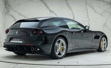 Ferrari GTC4 Lusso V12 6