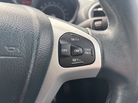 Ford Fiesta TITANIUM 29