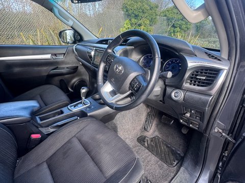 Toyota Hilux INVINCIBLE 4WD D-4D DCB 9