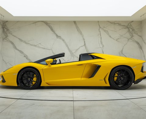 Lamborghini Aventador LP 700-4 ROADSTER