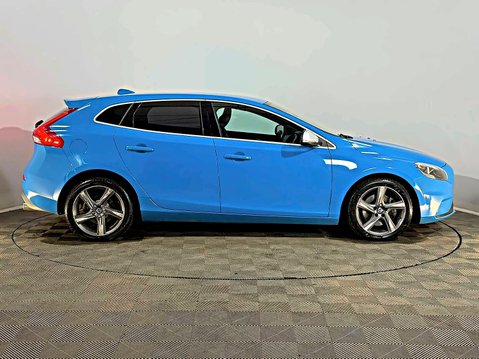 Volvo V40 R-DESIGN D3 MANUAL 5