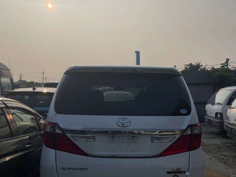 Toyota Alphard GOLDEN EYES II V6 11