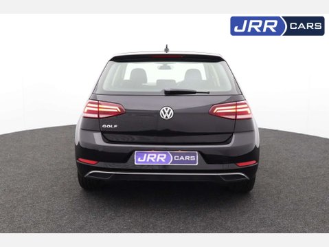 Volkswagen Golf 2.0 Golf SE Nav TDI BlueMotion Technology Semi-Auto 5dr 8