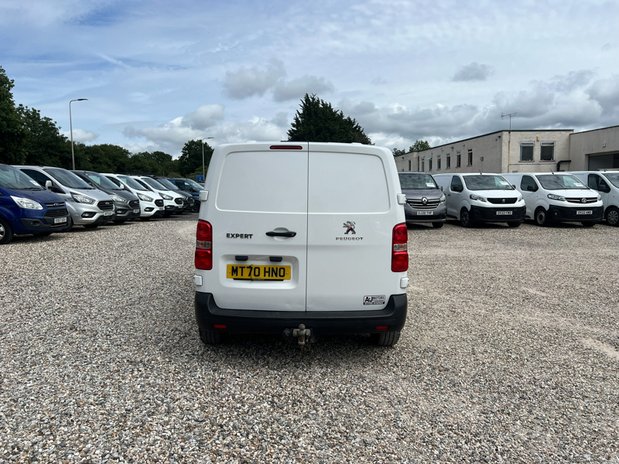 Peugeot Expert MWB L2H1 Professional 2700 Air Con Sensors Tow Bar EURO 6 NO VAT 7