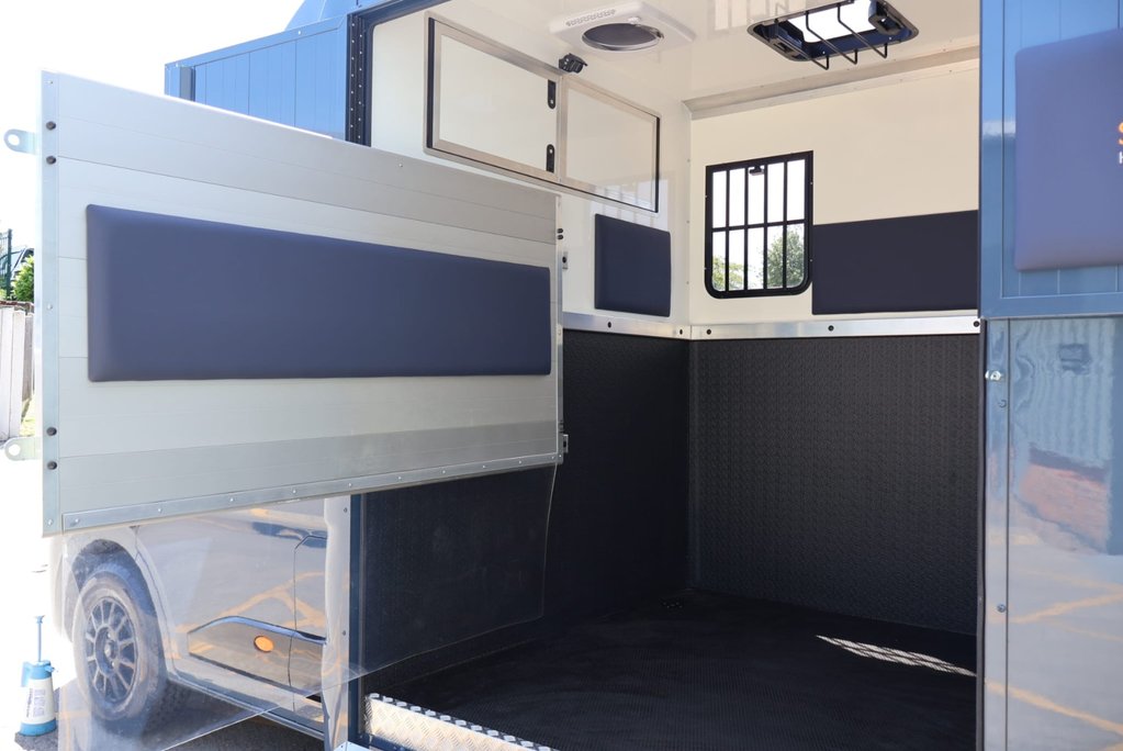 Renault Master 2026 BRAND NEW 3.5 TON STALLION SKR PRO BUILT BY SEEKER DELIVERY MILES  21