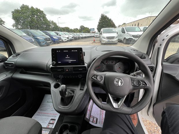 Vauxhall Combo SWB L1H1 Low Roof Sportive 2000 Air Con Sensors Nav EURO 6 NO VAT 42
