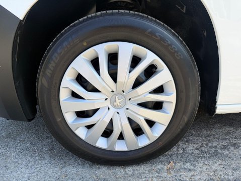 Peugeot Partner BLUEHDI PROFESSIONAL L1 14
