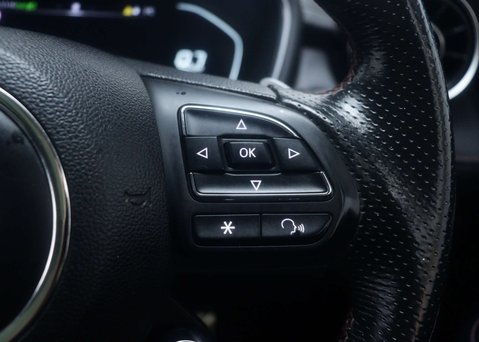 MG HS 1.5 MG HS Exclusive Semi-Auto 5dr 32