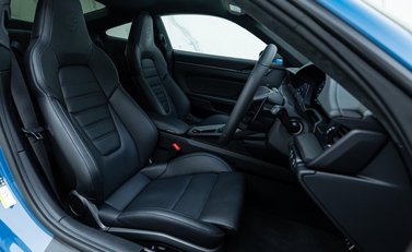 Porsche 911 Carrera 4 GTS (992.2) 14
