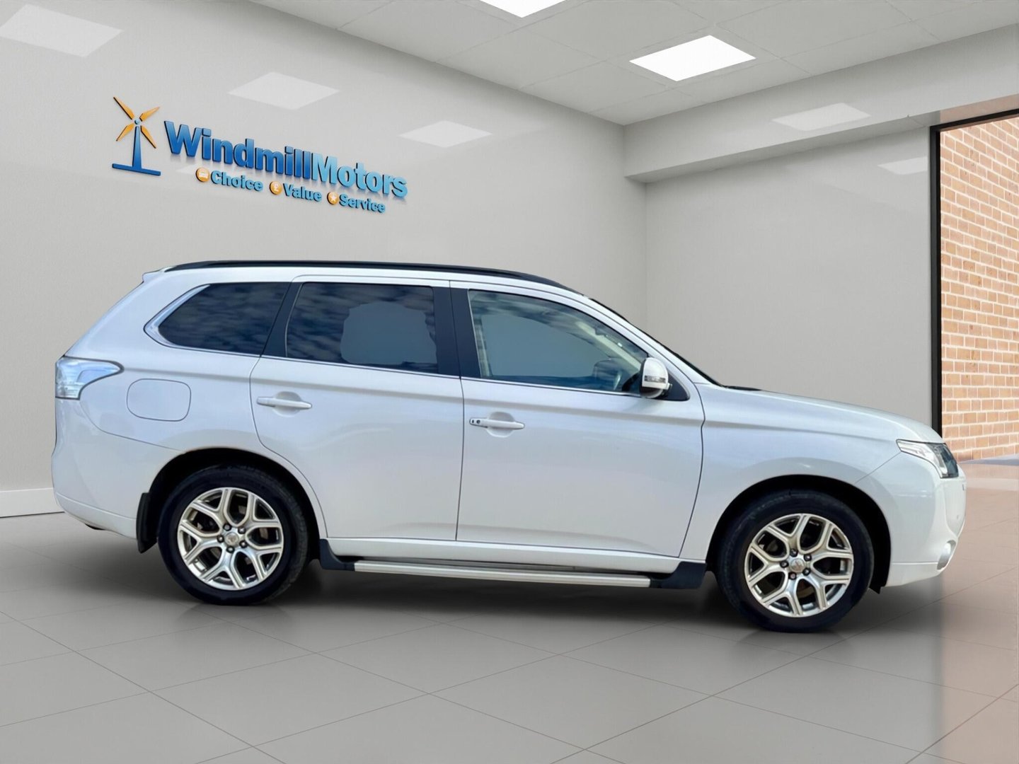 2015 Mitsubishi Outlander — image 4