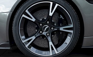 Aston Martin Vanquish S 10