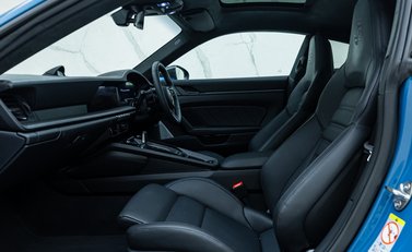 Porsche 911 Carrera 4 GTS (992.2) 18
