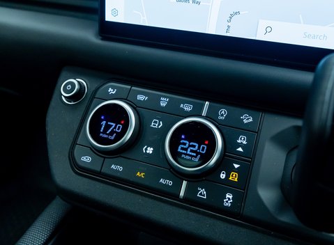 Land Rover Defender 90 V8 P525 Urban 18