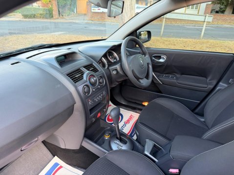 Renault Megane 1.6 VVT Oasis 5dr 69