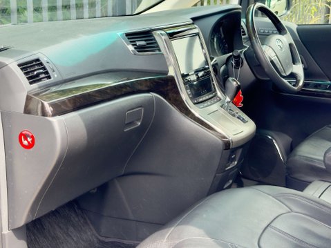 Toyota Vellfire G Edition V6 Sunroof 40
